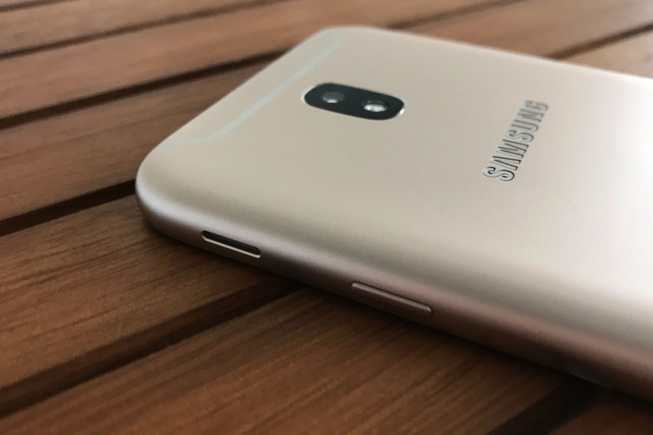 Test Samsunga Galaxy J7 – smartfonu ze średniej półki z perfekcyjnym ekranem 3