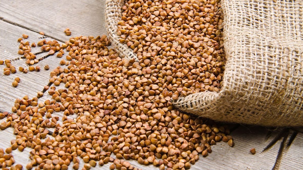 Kasza pęczak jest bogatym źródłem węglowodanów i rozpuszczalnego błonnika