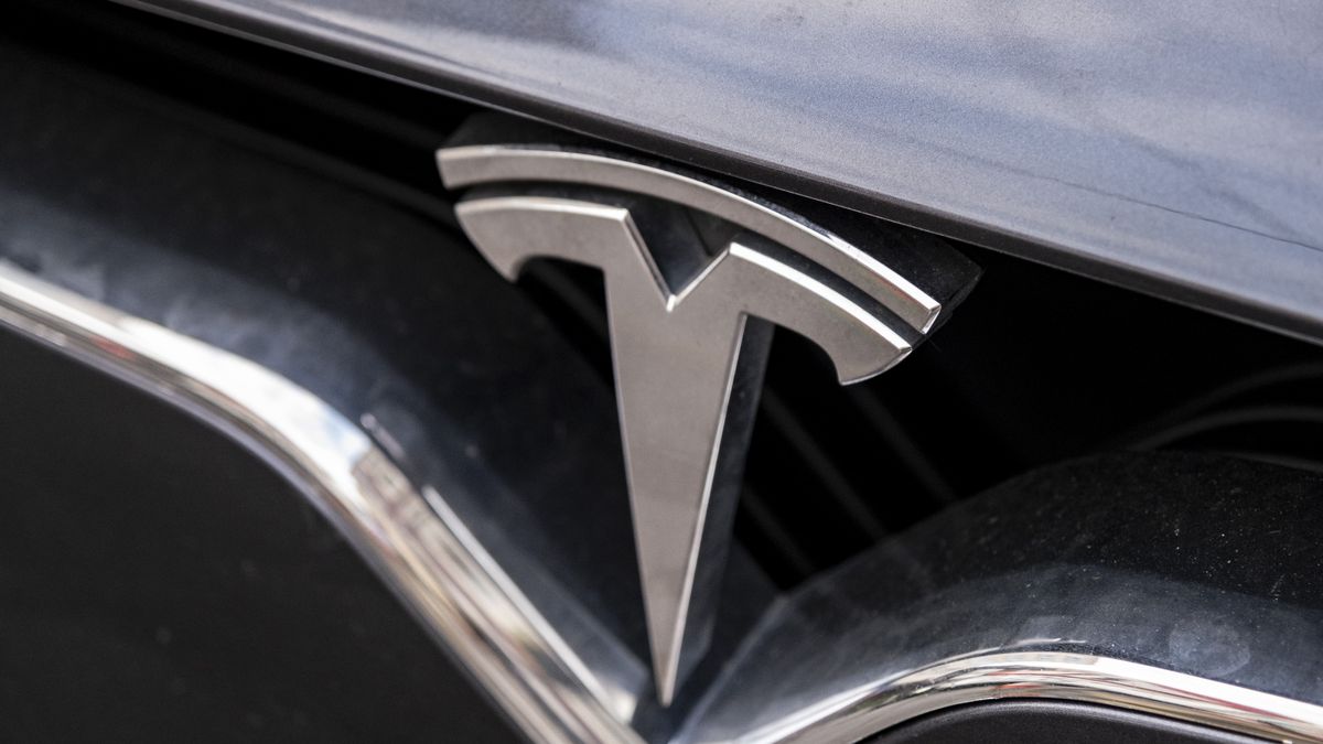 Tesla car badge on 2nd December 2022 in London, United Kingdom. Tesla Inc. is an American multinational automotive and clean energy company which designs and manufactures electric vehicles. (photo by Mike Kemp/In Pictures via Getty Images)