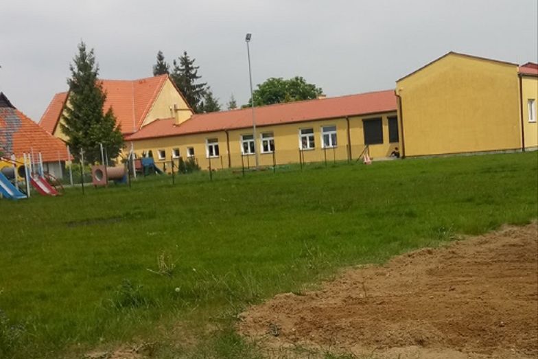 7-latek sieje postrach w szkole w Goślinowie. Rodzice boją się o dzieci
