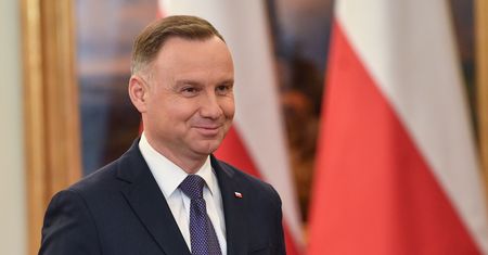 Rozmowa Dudy z fałszywym Macronem. "Powinny posypać się głowy"