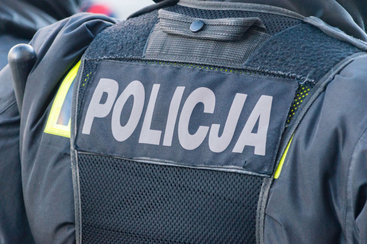 Warszawa. Czternastolatkowie skuteczni w kradzieży "na policjanta". Wyłudzili 23 tysiące złotych