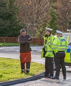 Otwierasz drzwi niewłaściwą ręką? Mandat do tysiąca funtów