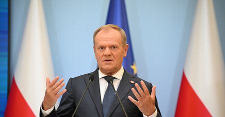 "Dokumenty otrzymał Nawrocki". Tusk nie kryje oburzenia ws. afery