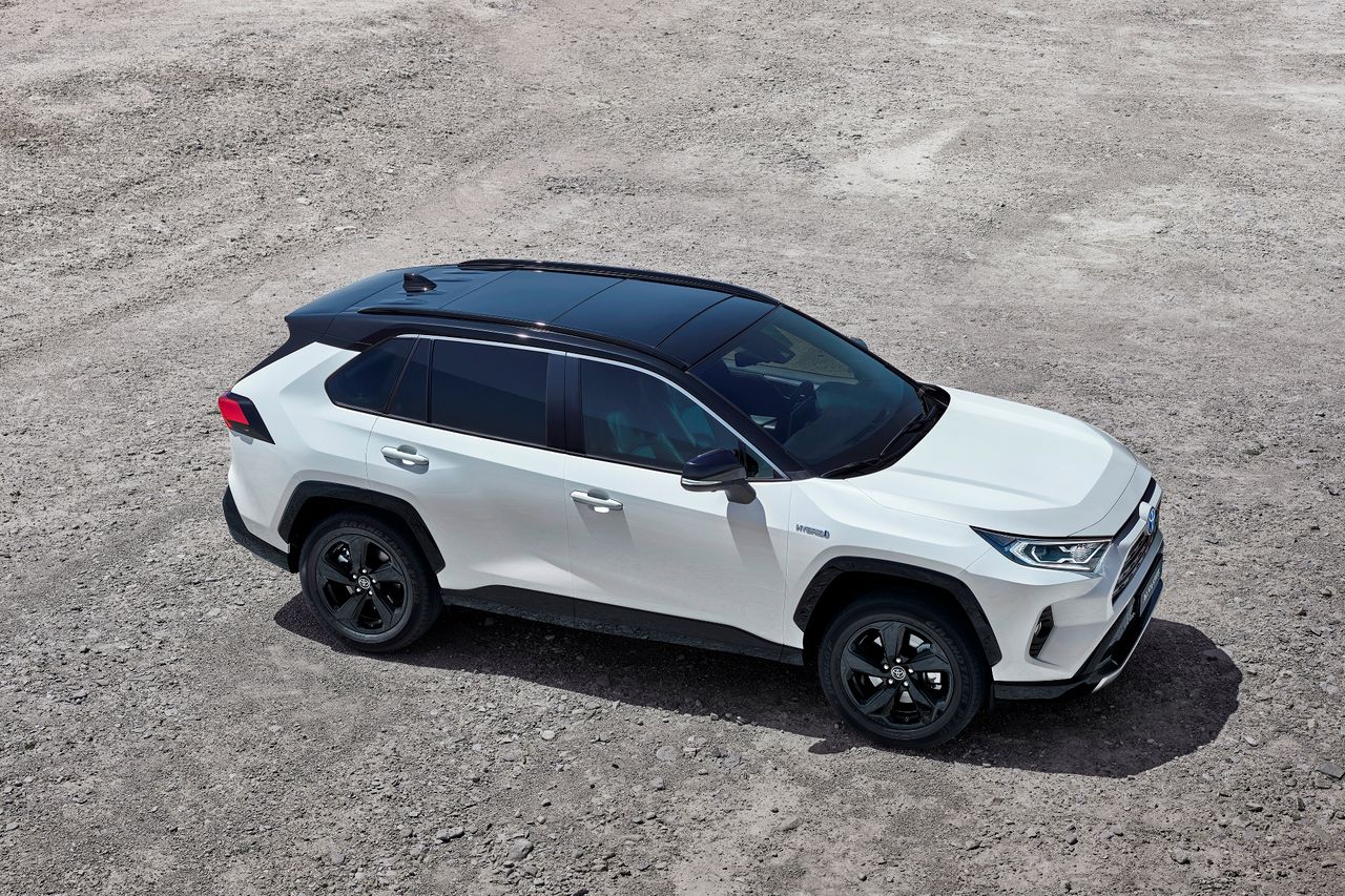 Nowa Toyota RAV4 (2018) zrywa ze stonowaną stylistyką. Teraz to przebojowy SUV, którym można się pochwalić