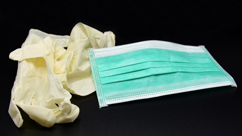 Myszków. W trakcie pandemii rękawiczki jednorazowe były deficytowym towarem.