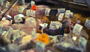GIS ostrzega przed mięsem z Biedronki oraz mieszanką studencką z Żabki