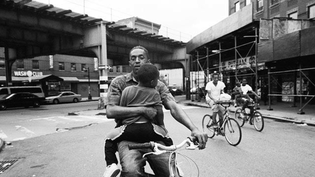 Andre D. Wagner - współczesna fotografia uliczna z Brooklynu na negatywie 1