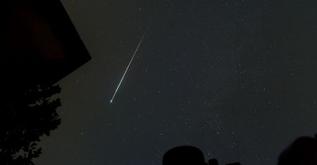 Orionidy - deszcz meteorów już w ten weekend. To pozostałości komety Halleya