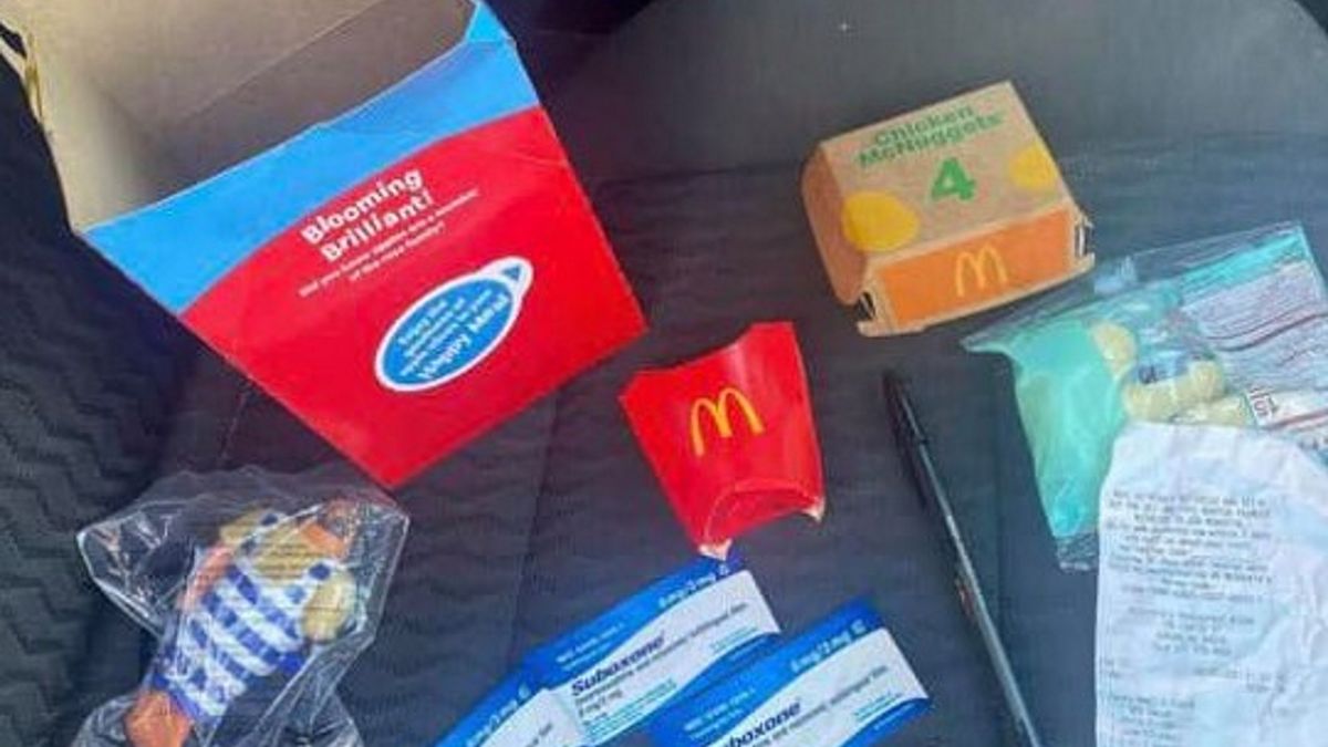 Kobieta znalazła narkotyki wewnątrz kartonika