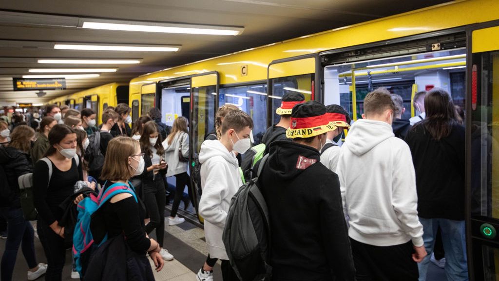 Bilet za 9 euro nie skłonił Niemców do porzucenia aut na rzecz komunikacji miejskiej