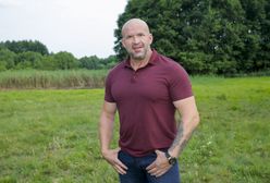 Tomasz Oświeciński kiedyś tak nie wyglądał. Na zdjęciu jest nie do poznania