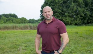 Tomasz Oświeciński kiedyś tak nie wyglądał. Na zdjęciu jest nie do poznania