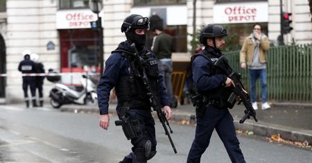 Francja. Atak nożownika pod redakcją "Charlie Hebdo" w Paryżu
