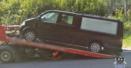 Skandaliczne zachowanie kierowcy karawanu. Nie wiedział, że policja go widzi