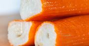 Popularne paluszki surimi. Uważaj na skład (WIDEO)