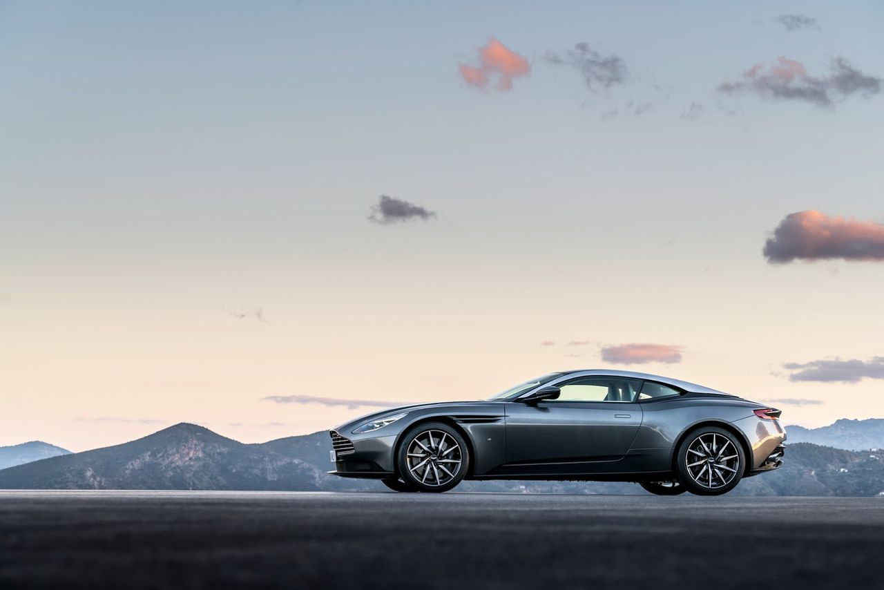 Aston Martin DB11 (2016) - premiera