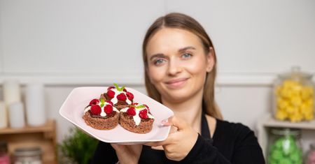 Malinowo-czekoladowe desery w wydaniu mini zapadają w pamięci na bardzo długo. Takie są wyjątkowe