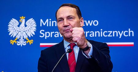 "Najbardziej skorumpowany kraj w UE". Sikorski nie ma wątpliwości