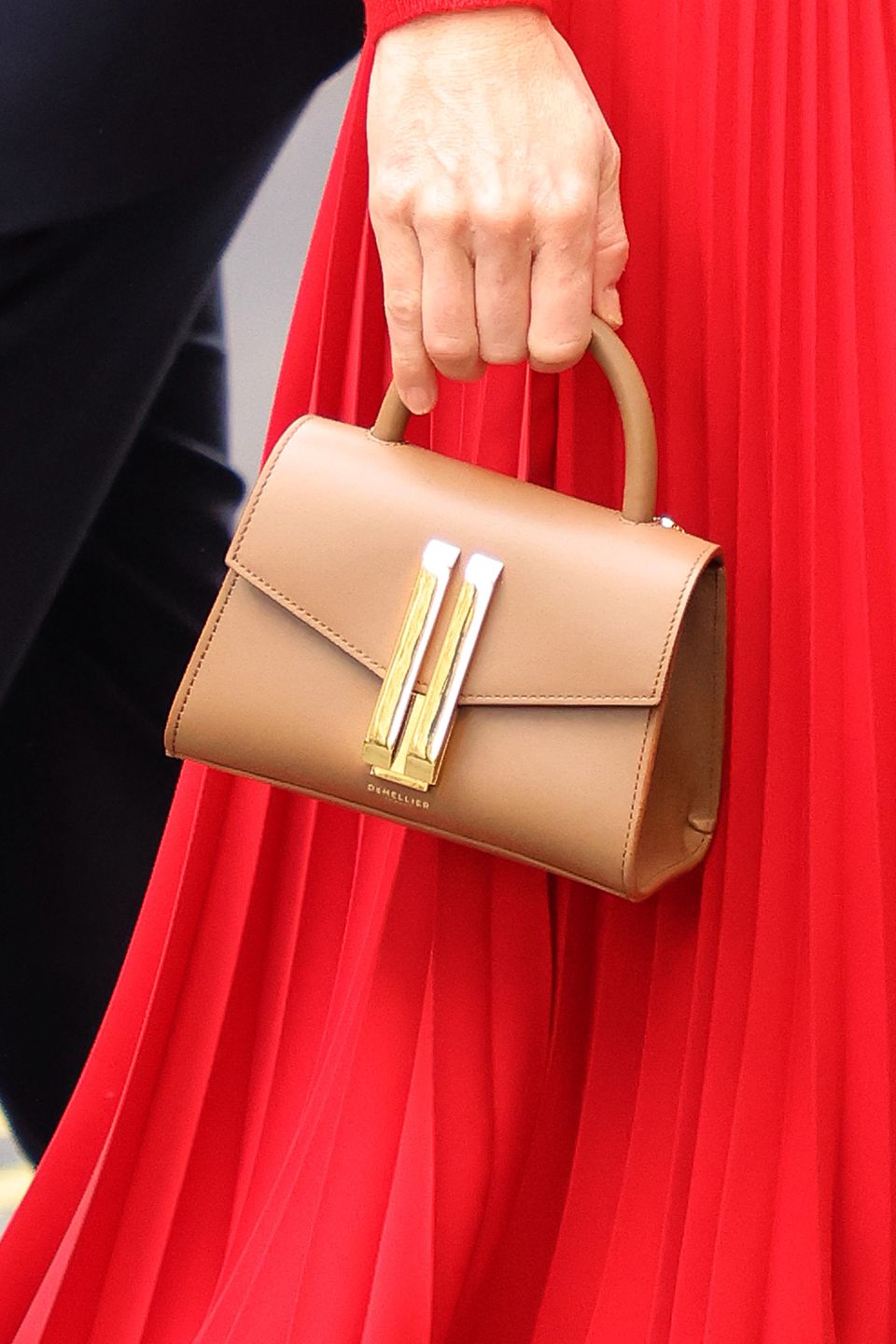 Kate Middleton w krwistoczerwonej stylizacji