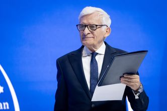 Firmy energetyczne podzielą się zyskami z konsumentami? Buzek: czas najwyższy