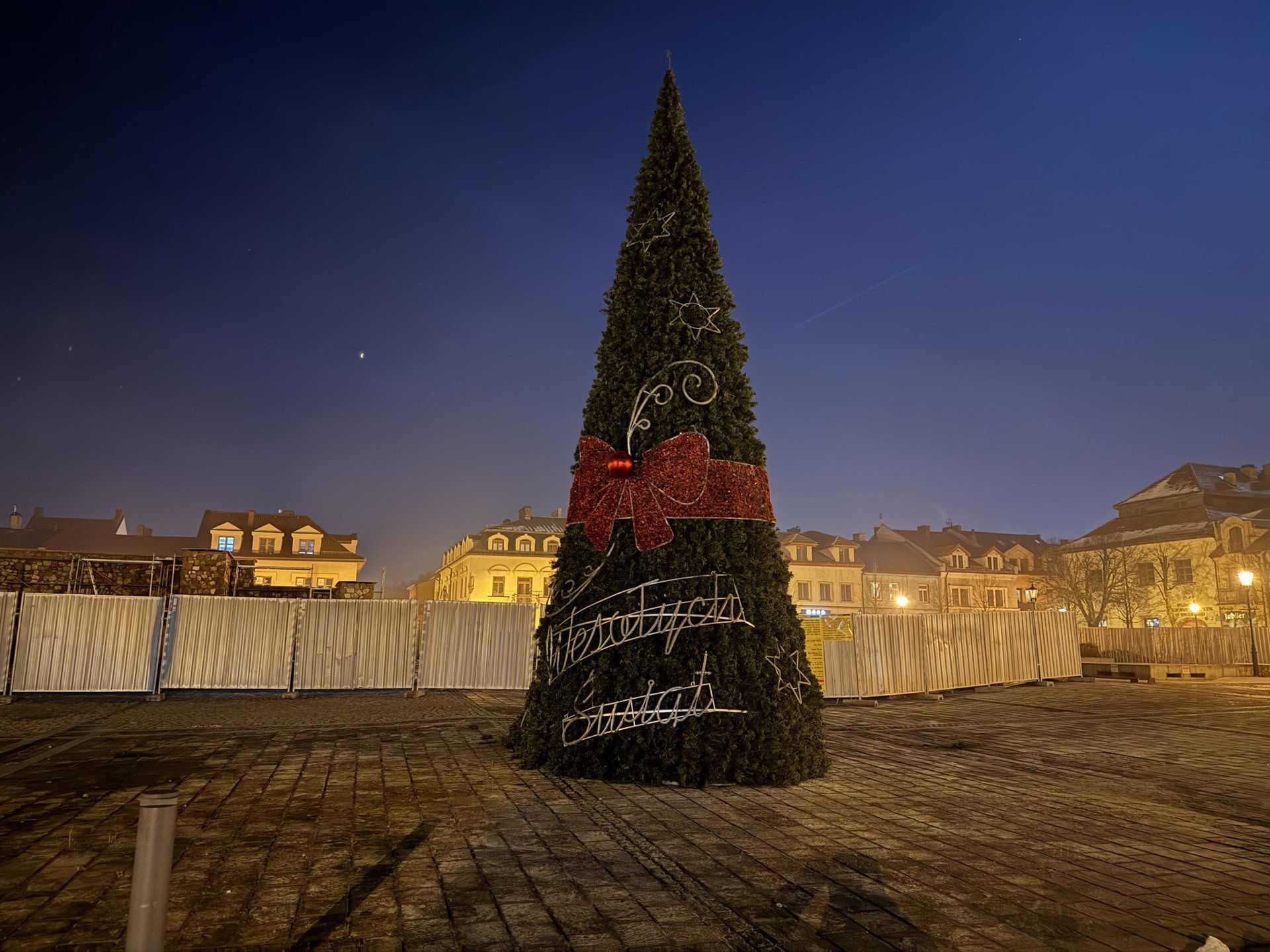 Choinka na rynku w Olkuszu już gotowa