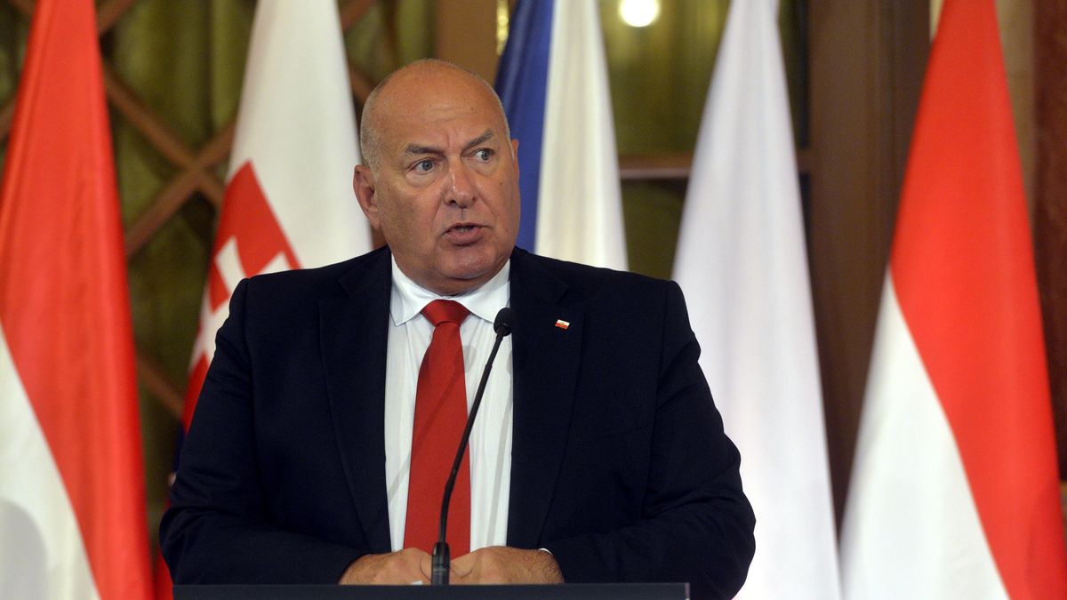 Minister finansów Tadeusz Kościński liczy na wyraźnie mniejszy deficyt w budżecie EPA/Attila Kovacs Dostawca: PAP/EPA.