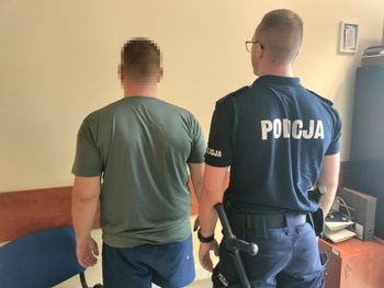 Legionowo: Brutalne pobicie mężczyzny na ulicy. Dostał łopatą w głowę, a potem dwaj napastnicy bili go i kopali
