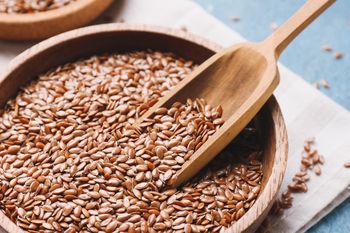 Kiedy jeść siemię lniane? Najważniejsza jest jedna kwestia