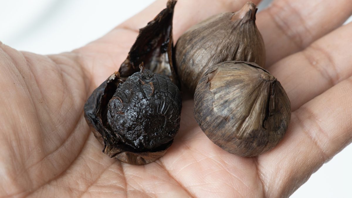 Czarny czosnek to źródło cennych dla zdrowia związków