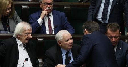 Do PiS płyną szerokim strumieniem pieniądze od zarządów spółek państwowych. Tym razem ponad 300 tys. zł