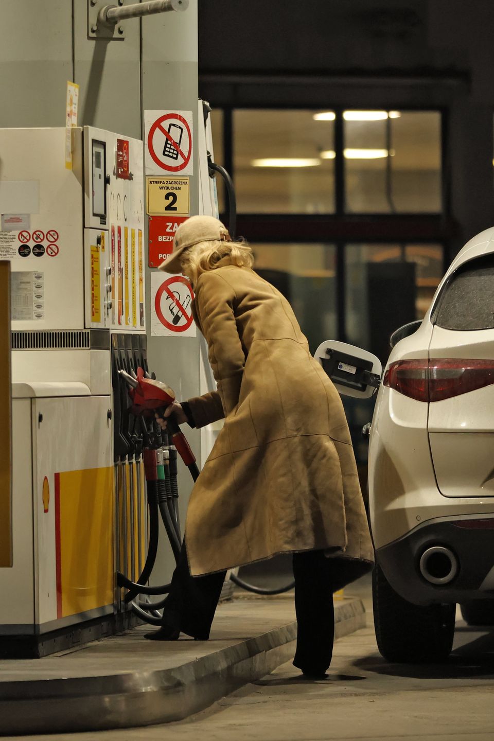 Naturalna Grażyna Torbicka "przyłapana" na stacji benzynowej