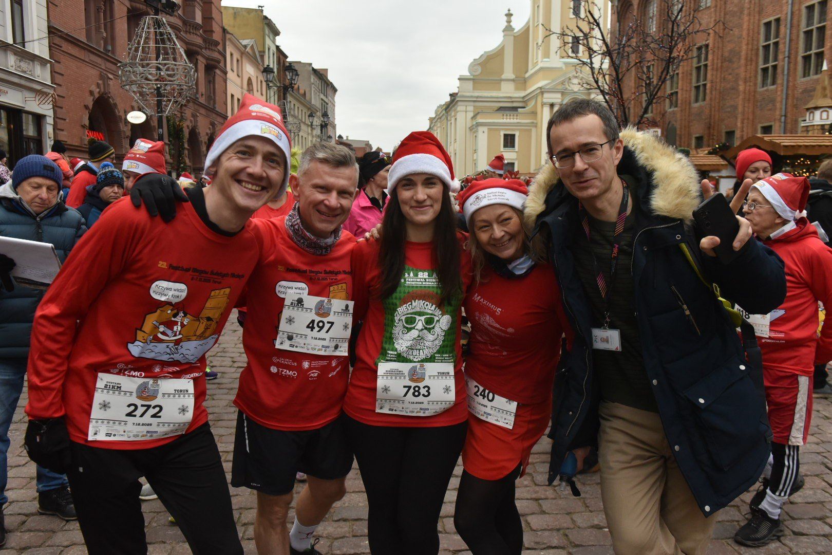 Bieg Świętych Mikołajów w Toruniu wystartował z centrum miasta