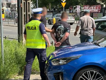 Pijany w VW spowodował kolizję. W trakcie ucieczki doszło do kolejnych czterech. Obywatelskie ujęcie kierowcy na Mokotowie
