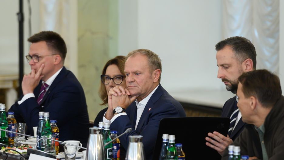 From left to right, Marshal of the Polish Parliament (Sejm) Szymon Holownia, Marshal of the Sejm Malgorzta Kidawa-Blonska, Polish Prime Minister Donald Tusk, Deputy Prime Minister and Minister of Defence Wladyslaw Kosiniak-Kamysz, and Foreign Minister Radoslaw Sikorski take part in the National Security Council called by the President of Poland, Karol Nawrocki, following violations of Polish airspace during a Russian attack on Ukraine in Warsaw, Poland, on September 11, 2025. (Photo by Aleksander Kalka/NurPhoto via Getty Images)