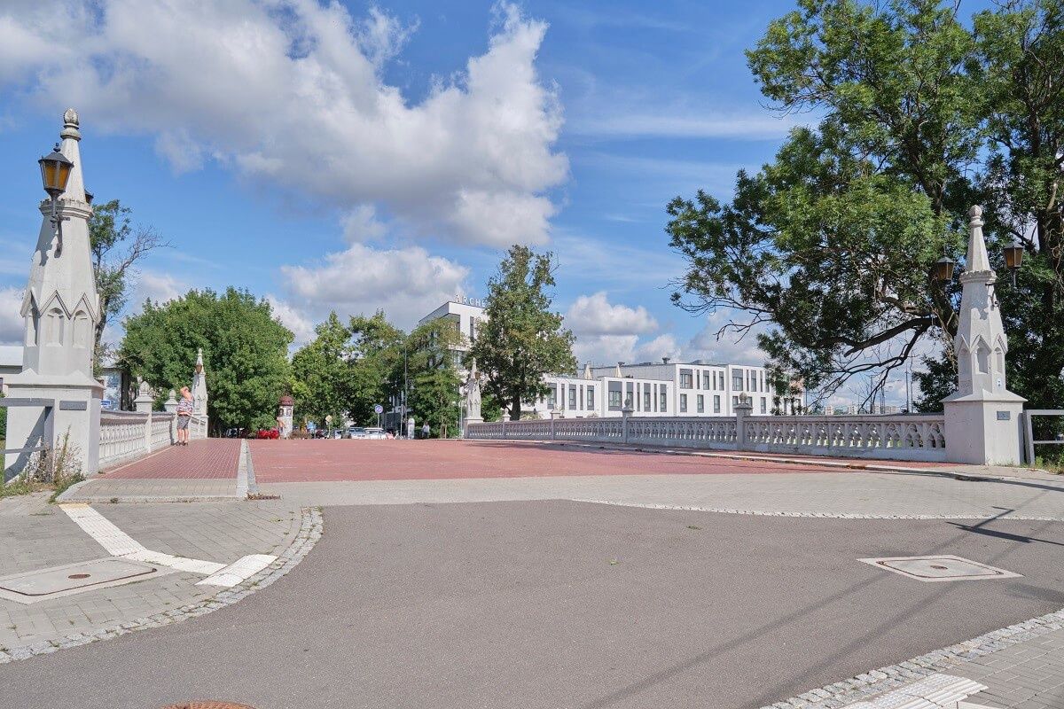 Widok od ulicy Zamojskiej na "Most Kultury"