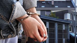Znalazła 42 tys. euro w komodzie na śmietniku. Usłyszała zarzuty