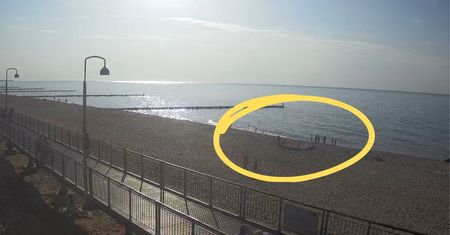 Niedziela, godzina 18:33. Tylko jeden. To się dzieje na plaży w Mielnie