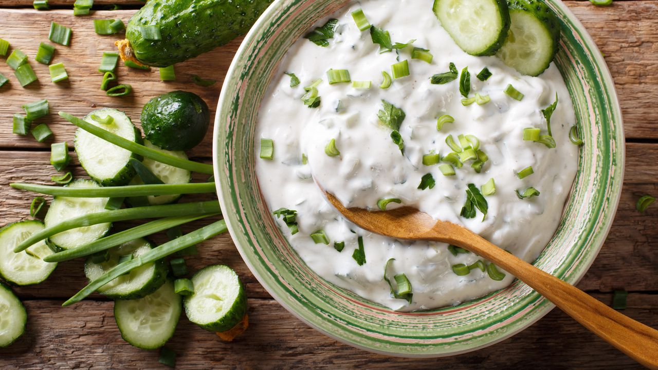 Tzatziki – grecki sos do grillowanych mięs