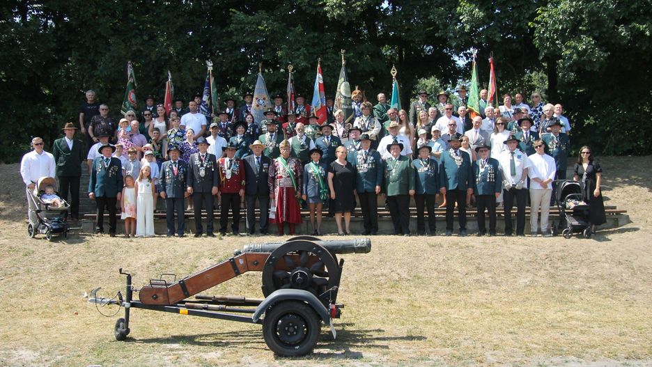 Łańcuchy otrzymała Rada Królewska z Rozdrażewa oraz Rada Królewska Okręgu Ostrowskiego ZKBS RP