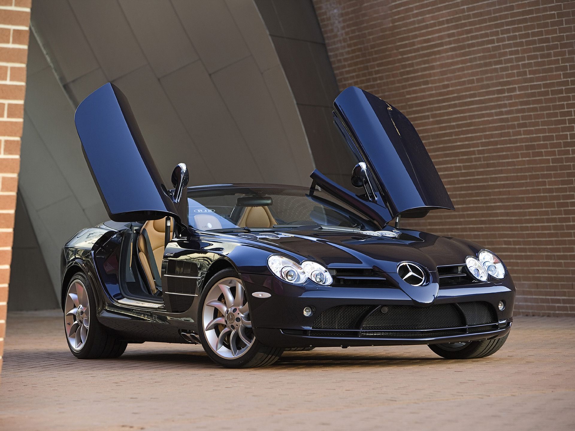 Pokolenie wcześniej: Mercedes-Benz SLR McLaren 42