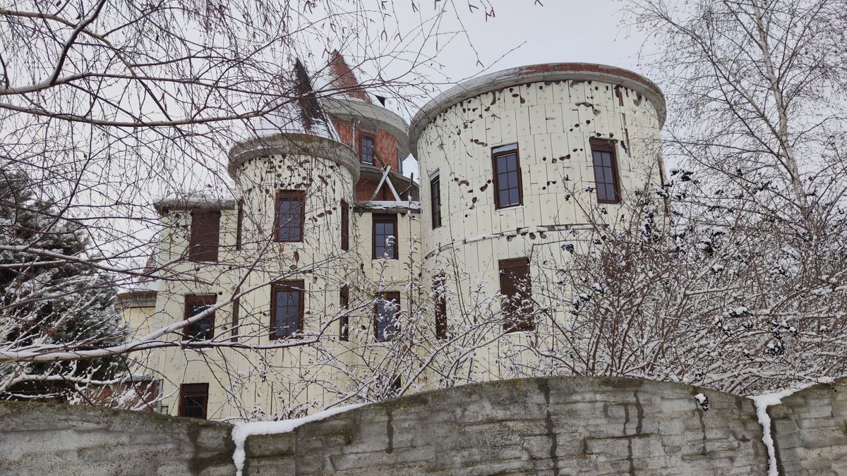 Wola Cyrusowa. To w tym pałacyku doszło do tragedii, zakończonej śmiercią Andrzeja P. (Fot. Wirtualna Polska)