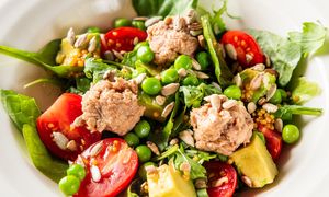 Posypuję nimi sałatkę. Wspierają zdrowie serca i kosztują grosze