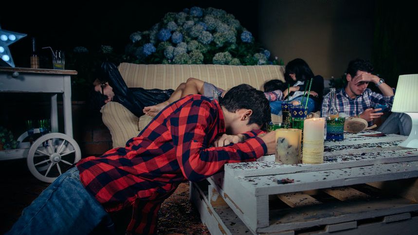 Spożywanie alkoholu u niektórych powoduje zaburzenia pamięci i wahania nastrojów