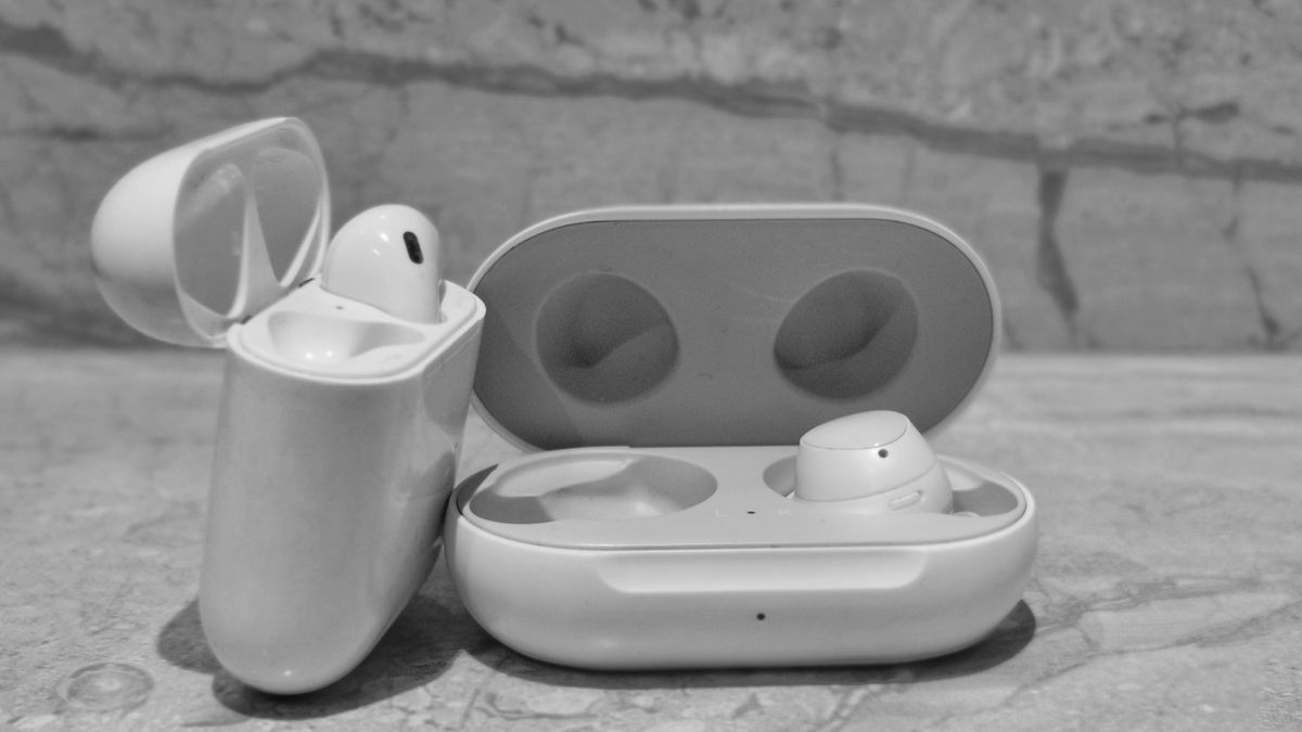 Zgubiłem AirPodsa i Galaxy Budsa. Apple i Samsung mają dla mnie różne rozwiązania problemu 1