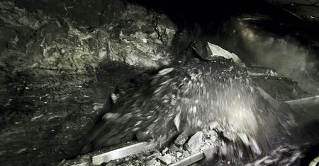 Tragedia w kopalni Bogdanka. Górnik zginął 990 metrów pod ziemią