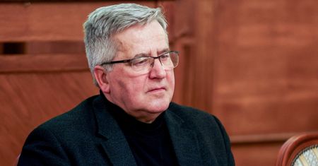 Komorowski krytykuje rozmowy Trumpa z Putinem: "Cynizm lub naiwność"