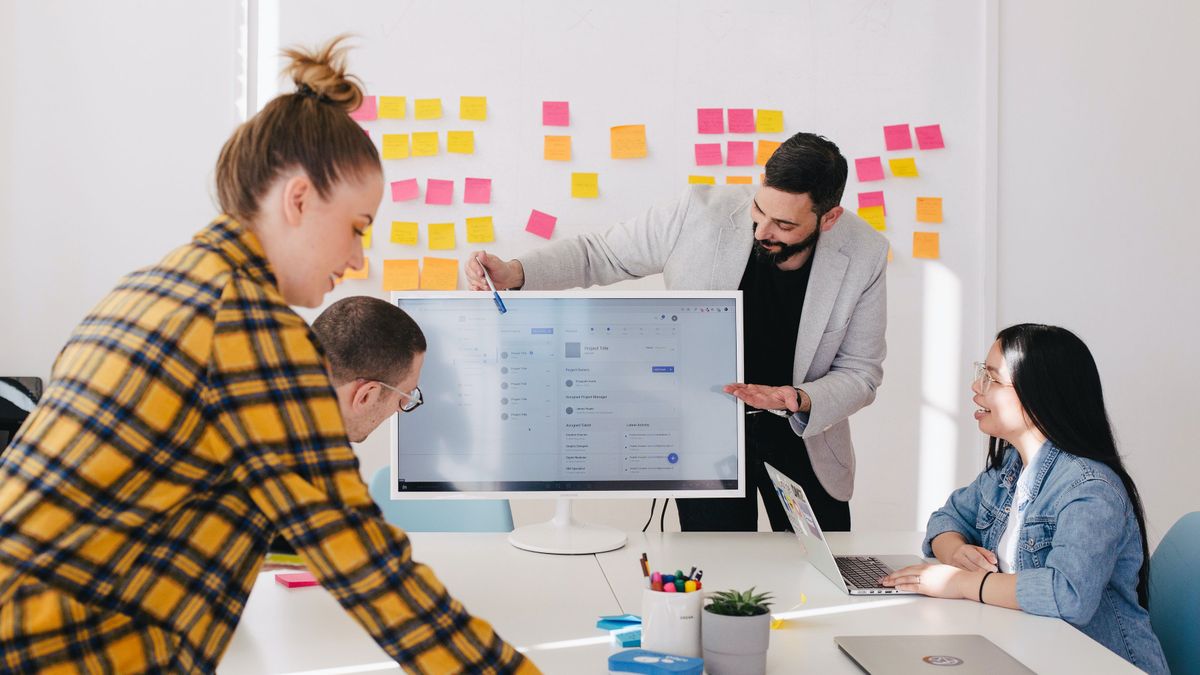 Zarządzanie zespołem a motywowanie pracowników do osiągania lepszych wyników w pracy.