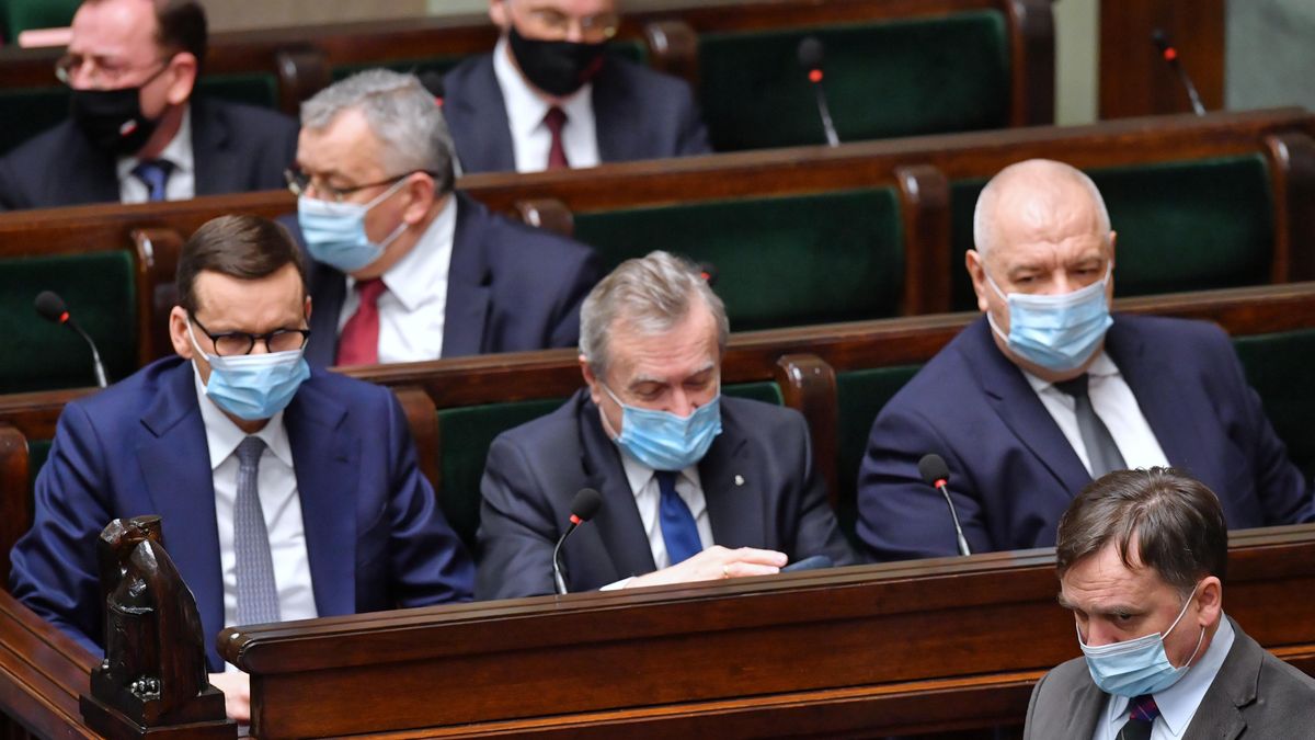 Na zdjęciu członkowie rządu PiS m.in. Mateusz Morawiecki, Piotr Gliński, Zbigniew Ziobro czy Jacek Sasin