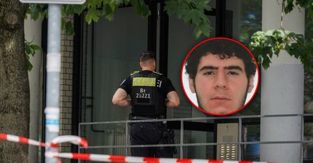 Mieszkał z matką. Policja przeszukała mieszkanie Abdula